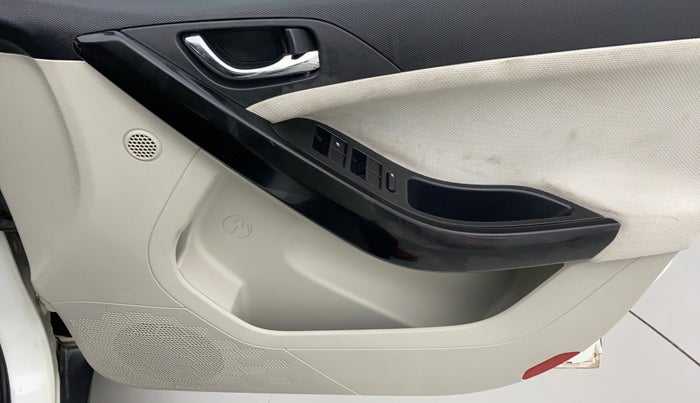2021 Tata NEXON XZA PLUS SUNROOF DIESEL DUAL TONE, Diesel, Automatic, 29,671 km, Driver Side Door Panels Control