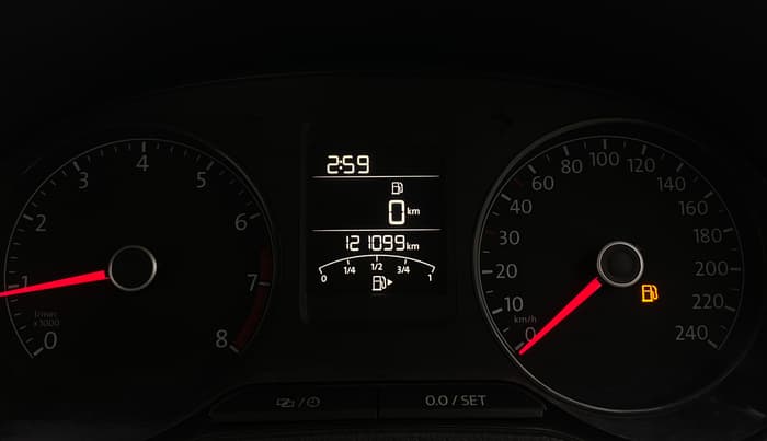 2017 Volkswagen Polo HIGHLINE1.2L, Petrol, Manual, 1,21,096 km, Odometer Image
