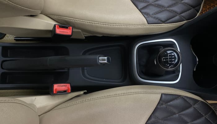 2017 Volkswagen Polo HIGHLINE1.2L, Petrol, Manual, 1,21,096 km, Gear Lever