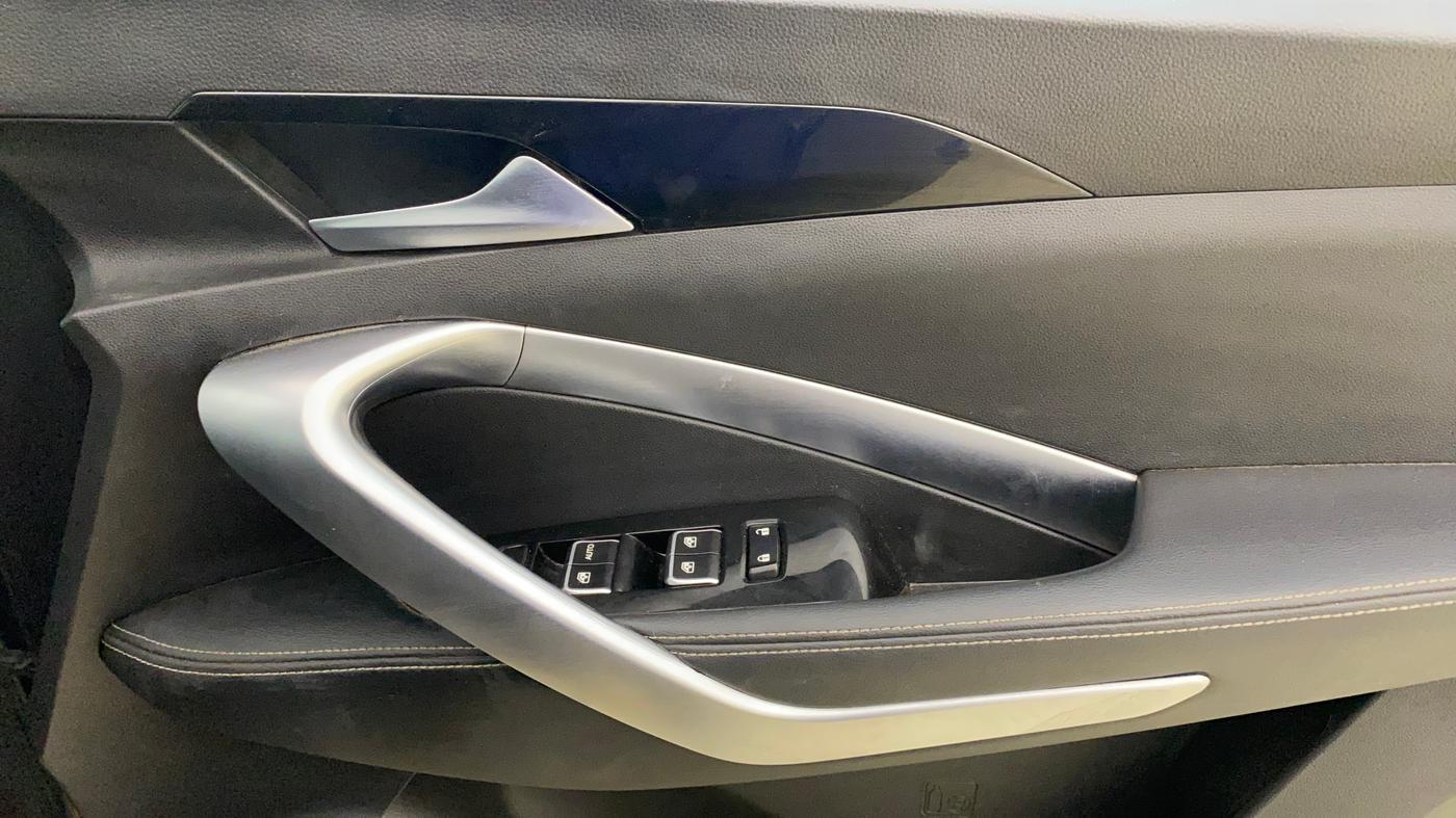 2020 MG HECTOR SHARP 1.5 DCT PETROL, Petrol, Automatic, 64,041 km, Driver Side Door Panels Control
