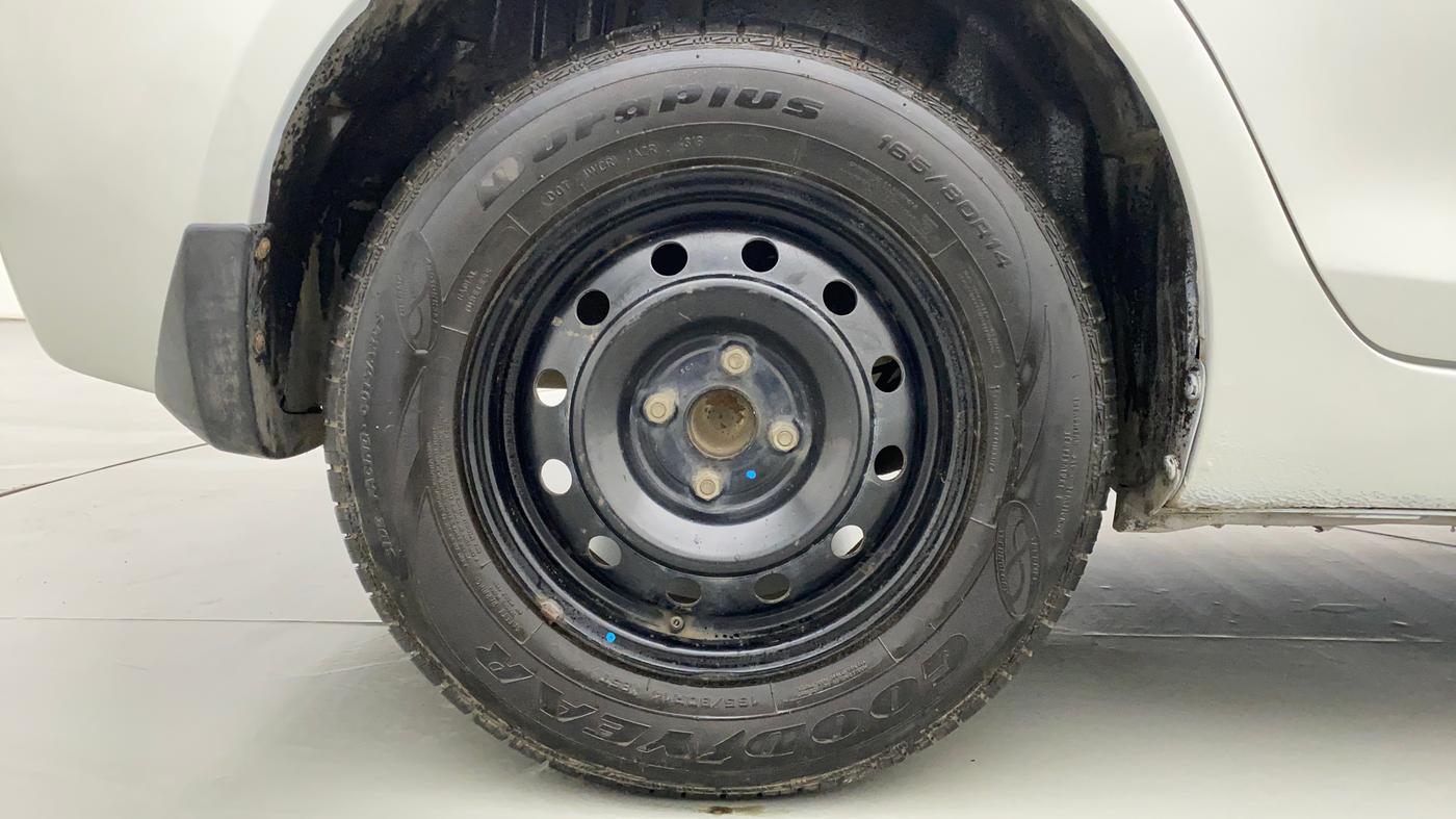 2012 Maruti Swift Dzire VXI, Petrol, Manual, 50,624 km, Right Rear Wheel