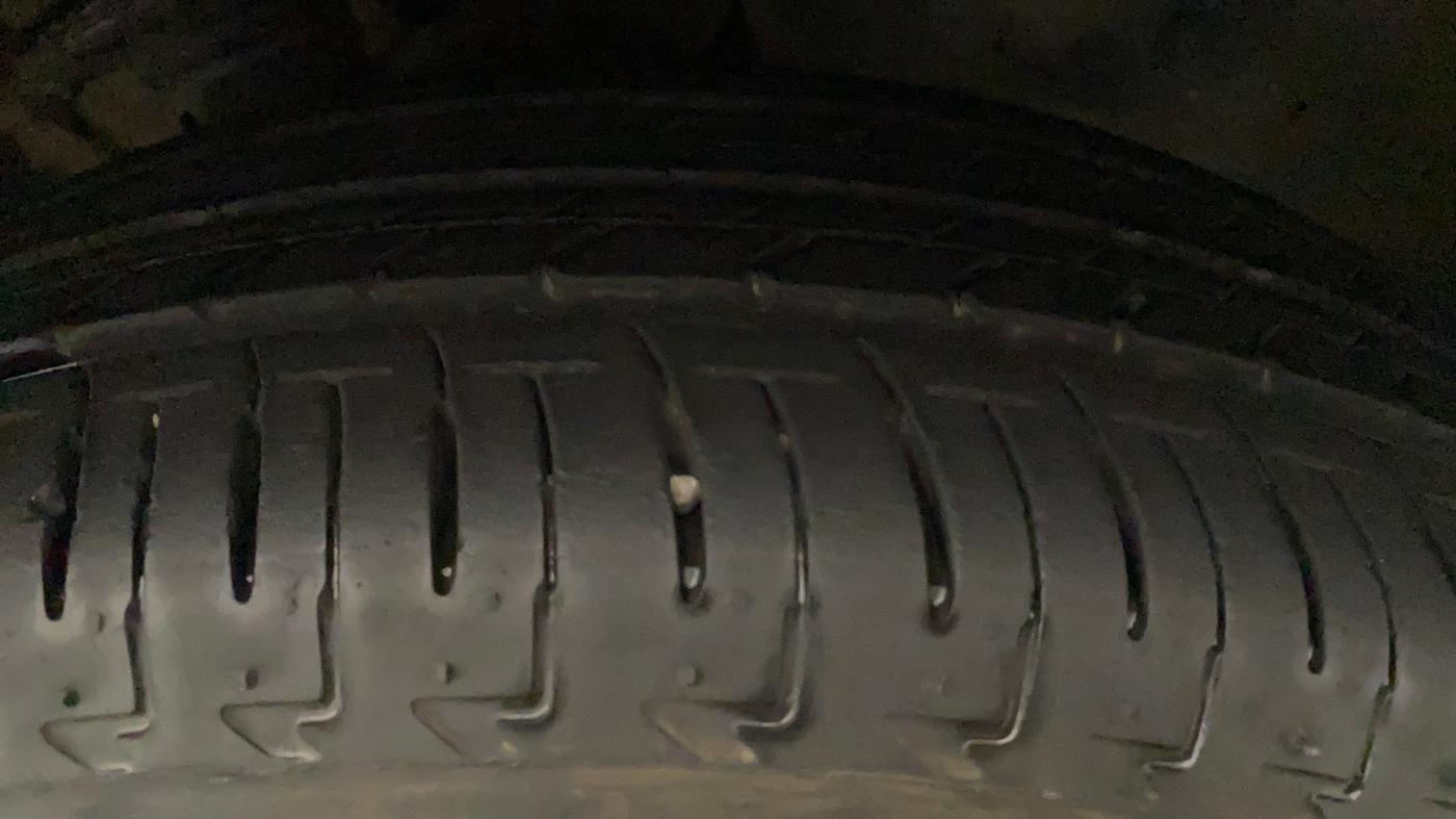 2017 Maruti IGNIS DELTA 1.2 AMT, Petrol, Automatic, 20,687 km, Left Front Tyre Tread