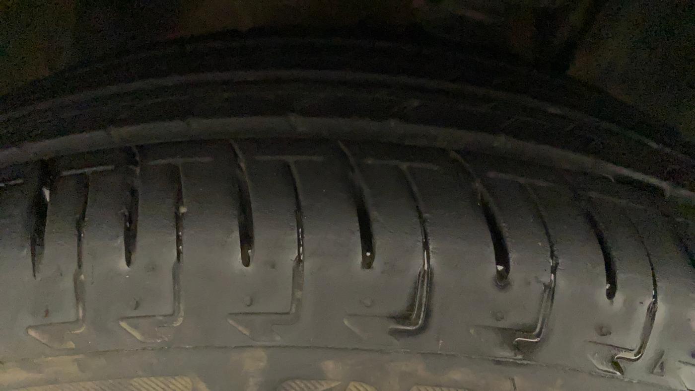 2017 Maruti IGNIS DELTA 1.2 AMT, Petrol, Automatic, 20,687 km, Right Rear Tyre Tread