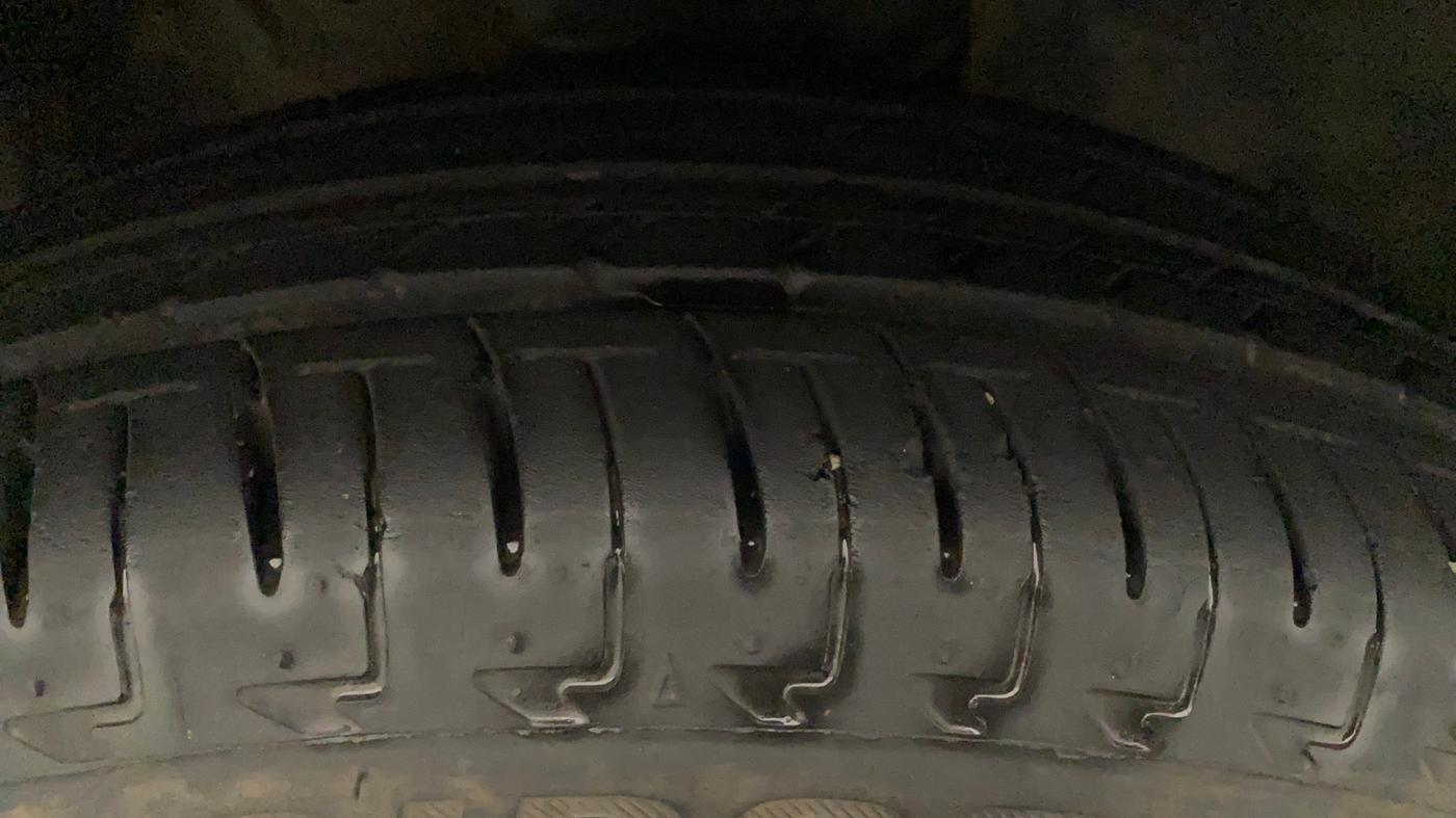 2017 Maruti IGNIS DELTA 1.2 AMT, Petrol, Automatic, 20,687 km, Right Front Tyre Tread