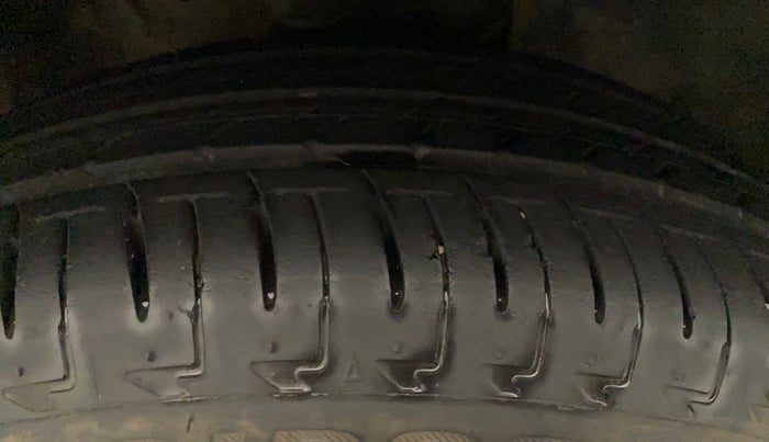 2017 Maruti IGNIS DELTA 1.2 AMT, Petrol, Automatic, 20,687 km, Right Front Tyre Tread