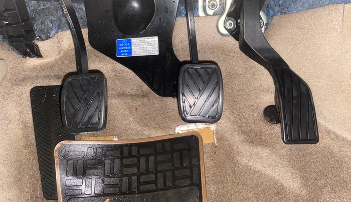 2022 Maruti Ciaz ZETA 1.5 SHVS MT PETROL, Petrol, Manual, 31,173 km, Pedals