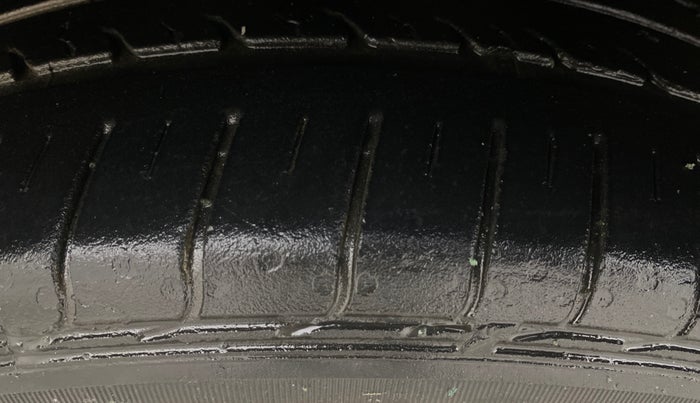 2022 Maruti Ciaz ZETA 1.5 SHVS MT PETROL, Petrol, Manual, 31,173 km, Left Front Tyre Tread