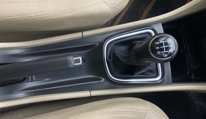 2022 Maruti Ciaz ZETA 1.5 SHVS MT PETROL, Petrol, Manual, 31,173 km, Gear Lever