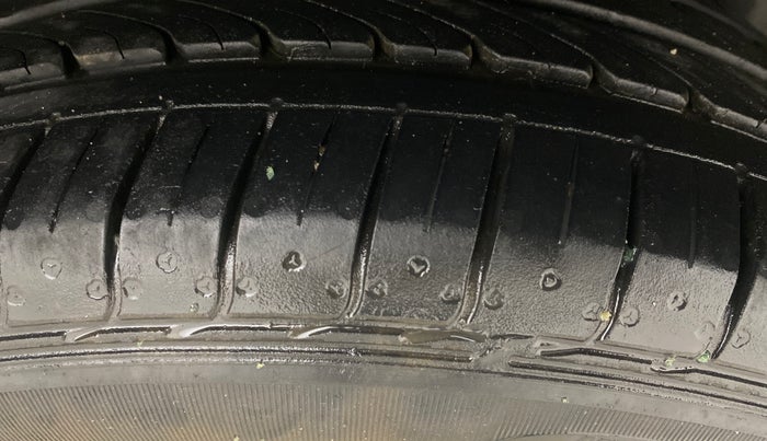 2022 Maruti Ciaz ZETA 1.5 SHVS MT PETROL, Petrol, Manual, 31,173 km, Left Rear Tyre Tread