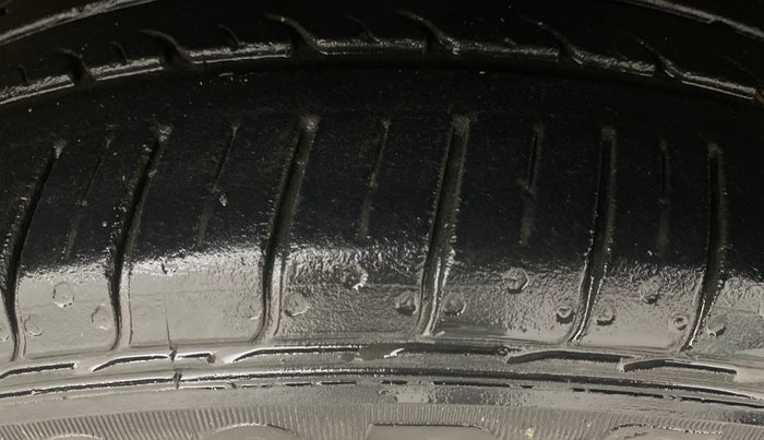 2022 Maruti Ciaz ZETA 1.5 SHVS MT PETROL, Petrol, Manual, 31,173 km, Right Front Tyre Tread