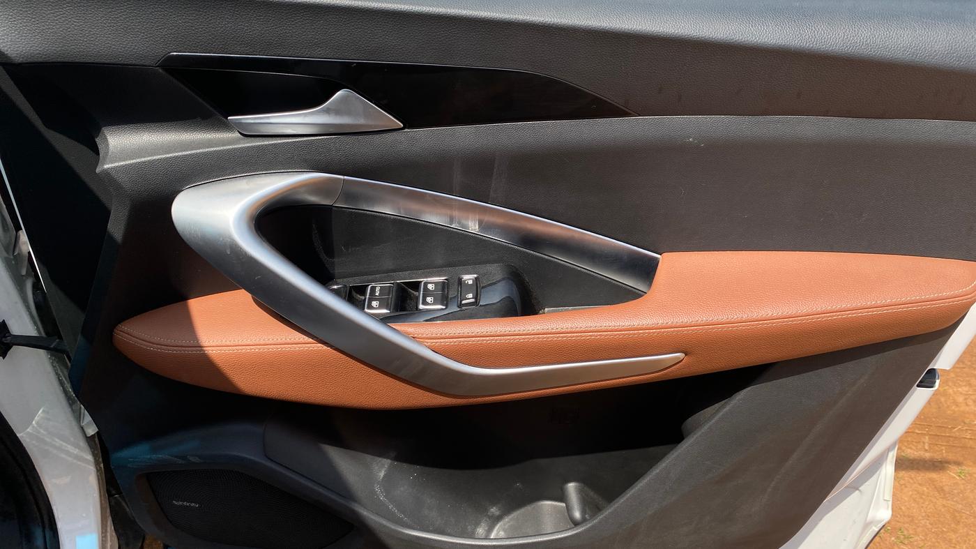 2021 MG HECTOR PLUS SMART 1.5 PETROL TURBO DCT 6-STR, Petrol, Automatic, 48,801 km, Driver Side Door Panels Control