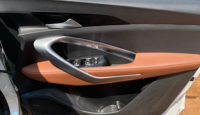 2021 MG HECTOR PLUS SMART 1.5 PETROL TURBO DCT 6-STR, Petrol, Automatic, 48,801 km, Driver Side Door Panels Control