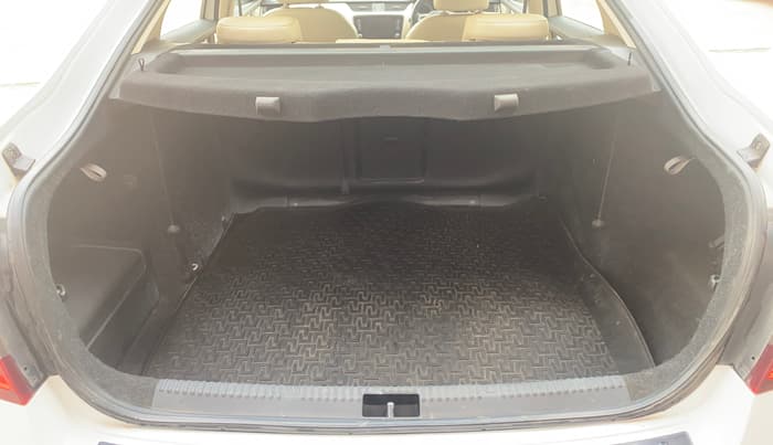 2017 Skoda Octavia L&K 1.8 TSI AT, Petrol, Automatic, 1,40,205 km, Boot Inside