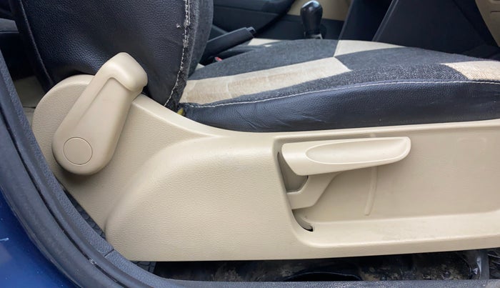 2017 Volkswagen Ameo COMFORTLINE 1.2L, Petrol, Manual, 1,22,241 km, Driver Side Adjustment Panel