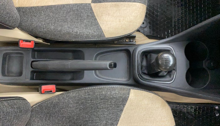 2017 Volkswagen Ameo COMFORTLINE 1.2L, Petrol, Manual, 1,22,241 km, Gear Lever