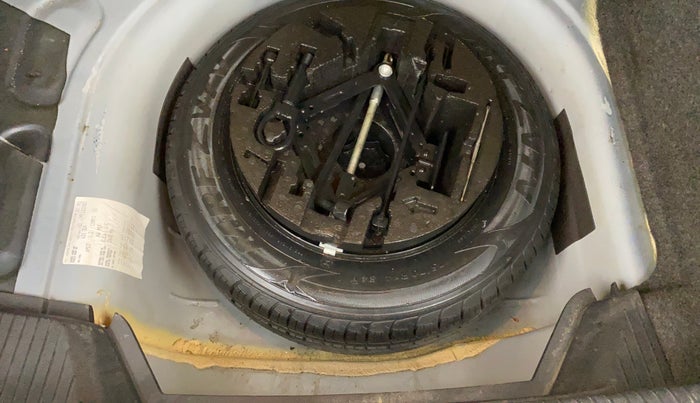 2017 Volkswagen Ameo COMFORTLINE 1.2L, Petrol, Manual, 1,22,241 km, Spare Tyre