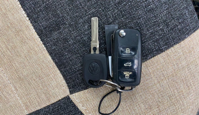 2017 Volkswagen Ameo COMFORTLINE 1.2L, Petrol, Manual, 1,22,241 km, Key Close Up