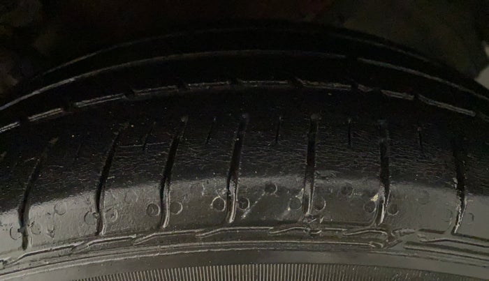2019 Maruti Ciaz DELTA 1.5 SHVS MT PETROL, Petrol, Manual, 49,281 km, Left Rear Tyre Tread