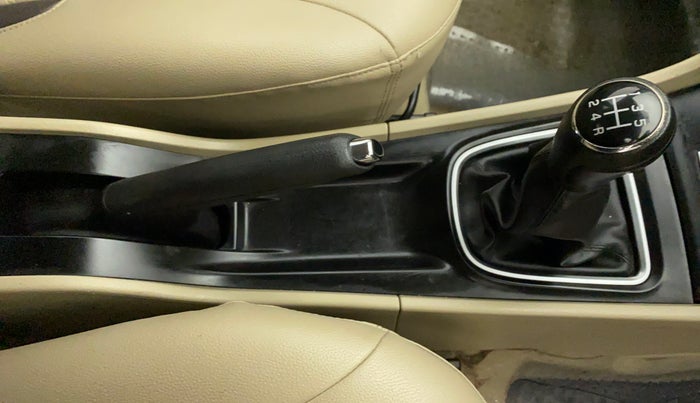 2019 Maruti Ciaz DELTA 1.5 SHVS MT PETROL, Petrol, Manual, 49,281 km, Gear Lever