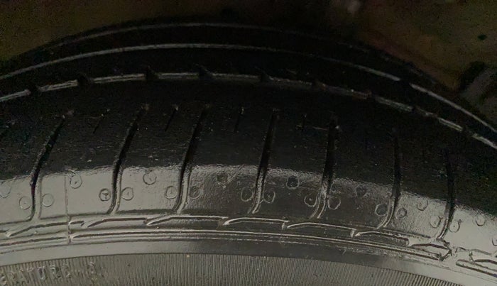 2019 Maruti Ciaz DELTA 1.5 SHVS MT PETROL, Petrol, Manual, 49,281 km, Right Rear Tyre Tread