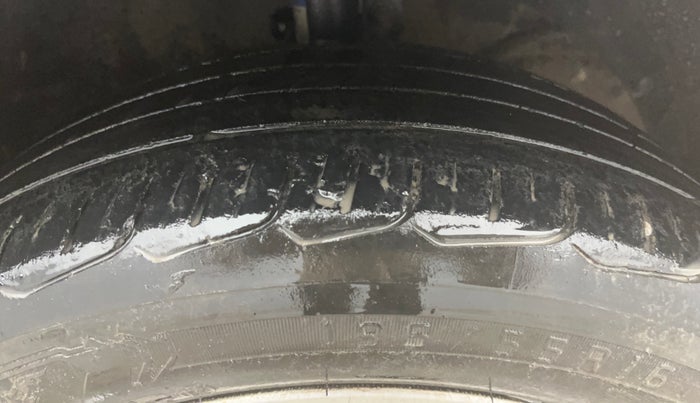 2017 Maruti Baleno ZETA CVT PETROL 1.2, Petrol, Automatic, 69,821 km, Right Front Tyre Tread