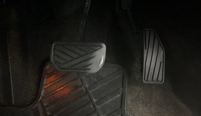 2017 Maruti Baleno ZETA CVT PETROL 1.2, Petrol, Automatic, 69,821 km, Pedals