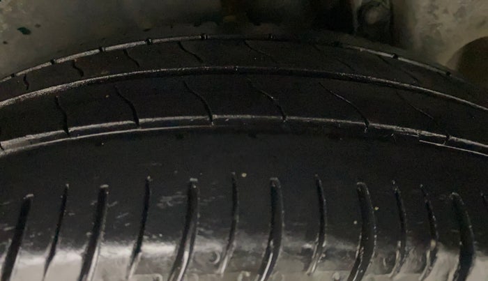 2013 Maruti Ertiga VXI, Petrol, Manual, 1,12,352 km, Left Rear Tyre Tread