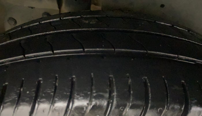 2013 Maruti Ertiga VXI, Petrol, Manual, 1,12,352 km, Right Rear Tyre Tread