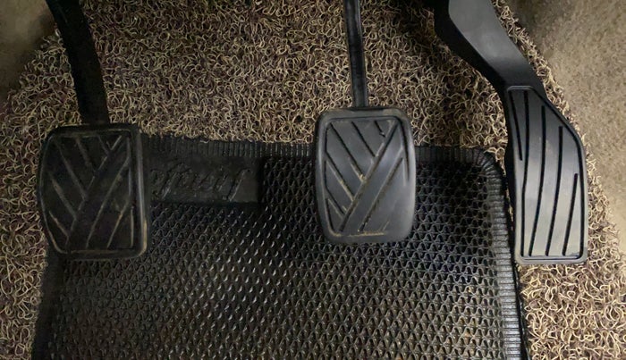 2013 Maruti Ertiga VXI, Petrol, Manual, 1,12,352 km, Pedals