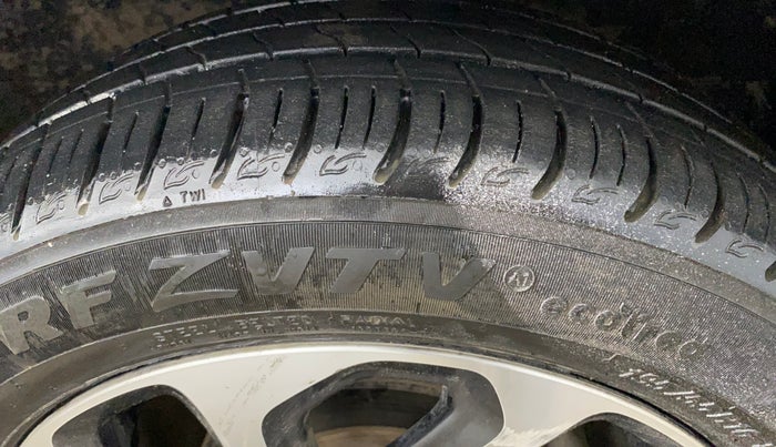 2022 Maruti Baleno ALPHA 1.2 AGS, Petrol, Automatic, 39,962 km, Right Front Tyre Tread