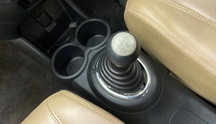 2013 Honda Brio 1.2 S MT I VTEC, Petrol, Manual, 99,227 km, Gear lever - Boot cover slightly torn