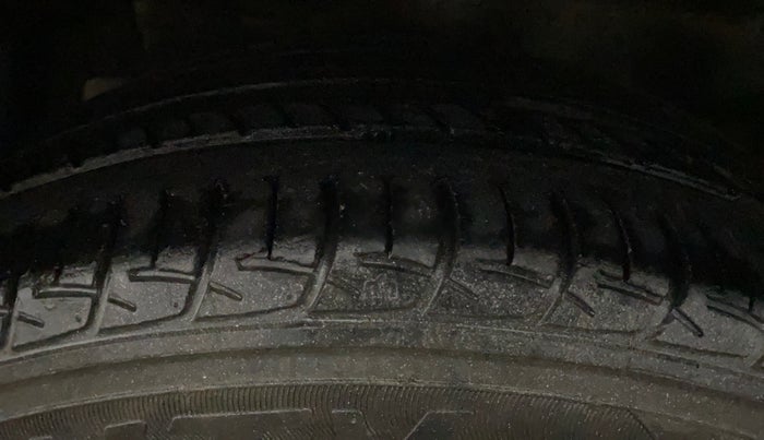 2018 Maruti Ciaz SIGMA 1.5 SHVS MT  PETROL, Petrol, Manual, 50,094 km, Left Front Tyre Tread