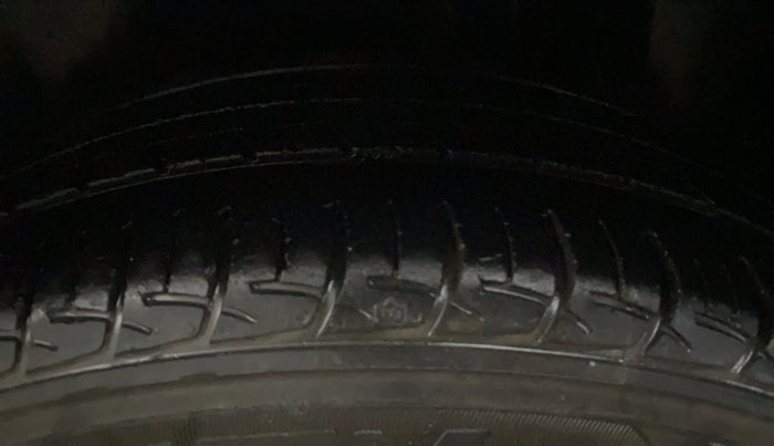 2018 Maruti Ciaz SIGMA 1.5 SHVS MT  PETROL, Petrol, Manual, 50,094 km, Left Rear Tyre Tread