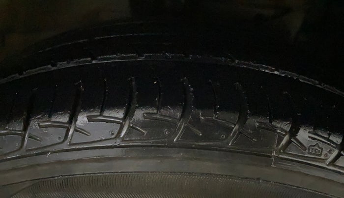 2018 Maruti Ciaz SIGMA 1.5 SHVS MT  PETROL, Petrol, Manual, 50,094 km, Right Front Tyre Tread