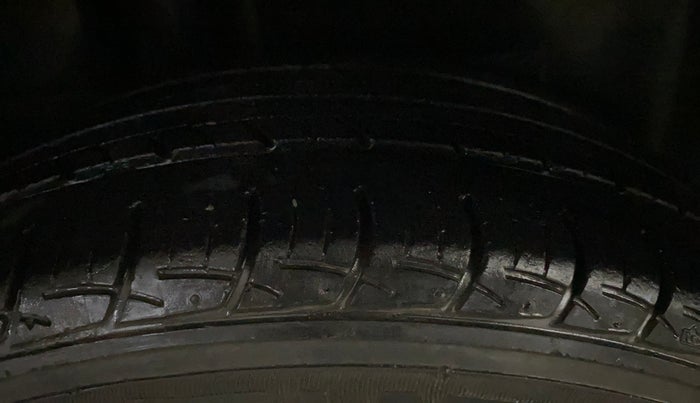 2018 Maruti Ciaz SIGMA 1.5 SHVS MT  PETROL, Petrol, Manual, 50,094 km, Right Rear Tyre Tread