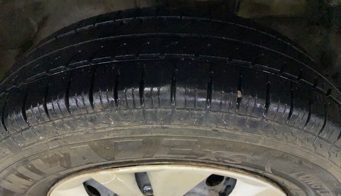 2015 Maruti Swift Dzire VXI, Petrol, Manual, 94,311 km, Right Front Tyre Tread