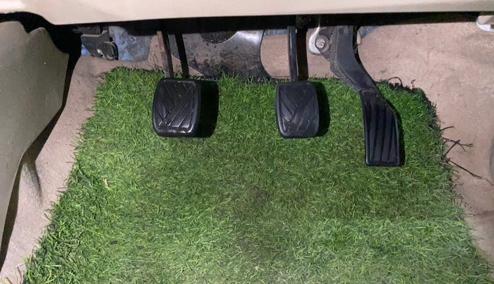 2015 Maruti Swift Dzire VXI, Petrol, Manual, 94,311 km, Pedals