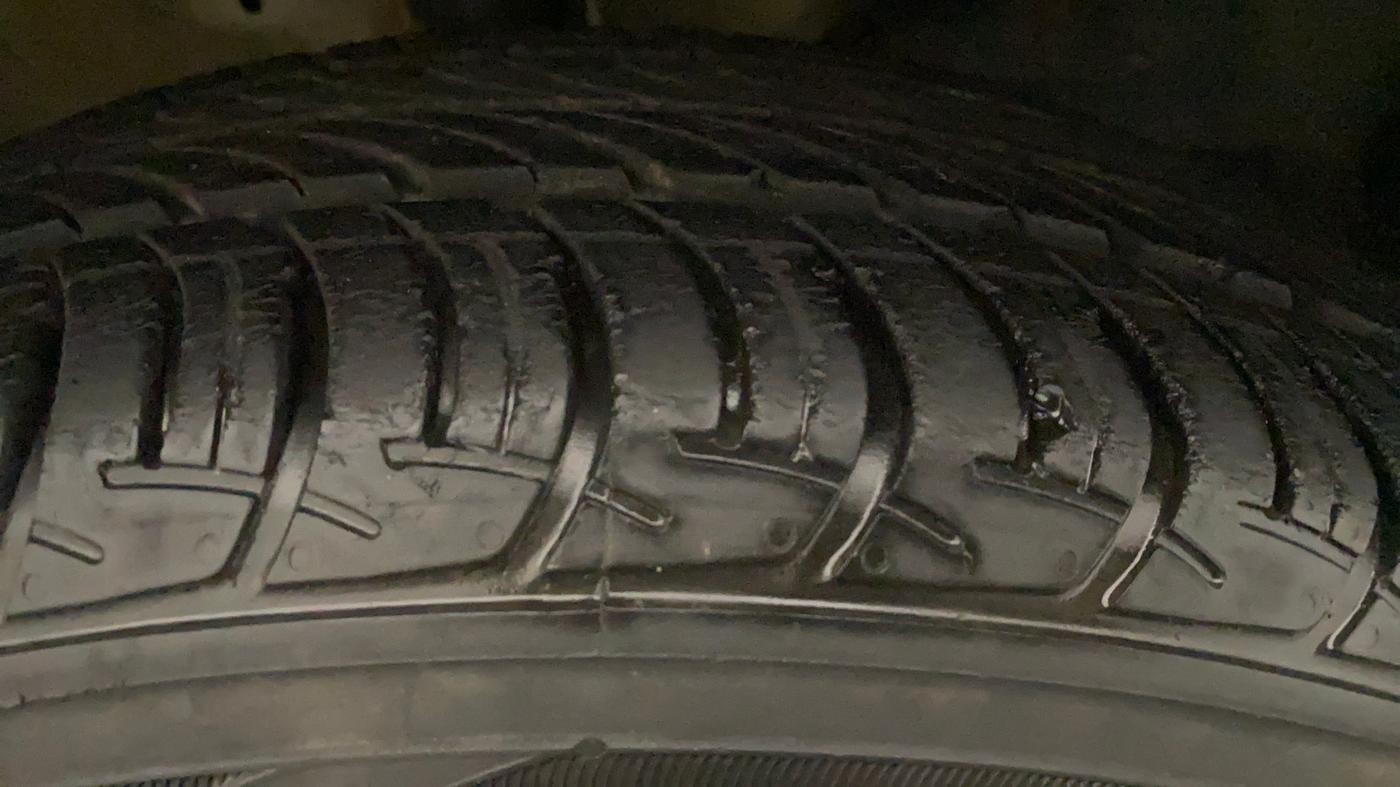 2020 Maruti New Wagon-R ZXI 1.2 AMT, Petrol, Automatic, 24,495 km, Right Front Tyre Tread