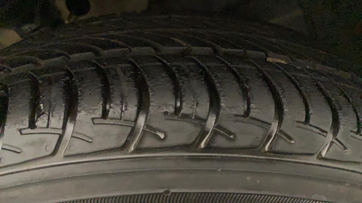 2020 Maruti New Wagon-R ZXI 1.2 AMT, Petrol, Automatic, 24,495 km, Left Front Tyre Tread
