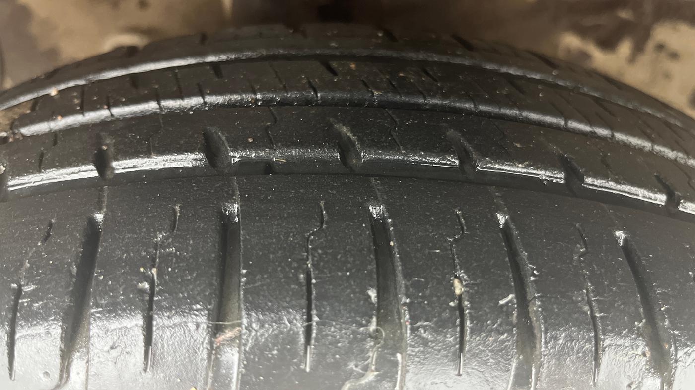 2016 Hyundai Grand i10 MAGNA AT 1.2 KAPPA VTVT, Petrol, Automatic, 20,698 km, Left Front Tyre Tread