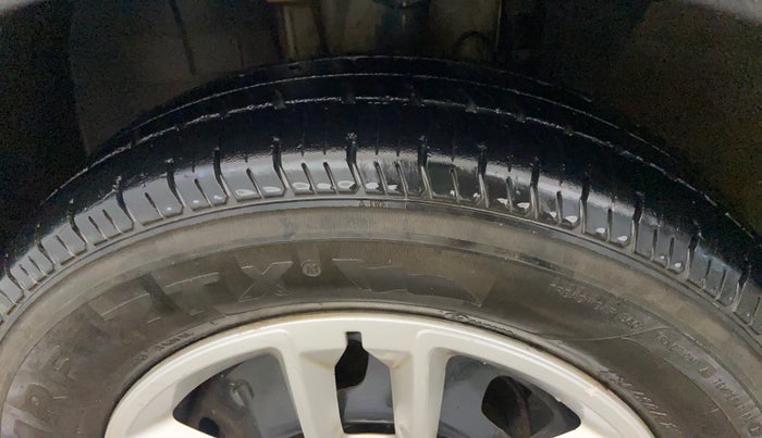 2021 Renault TRIBER RXT, Petrol, Manual, 70,501 km, Left Front Tyre Tread