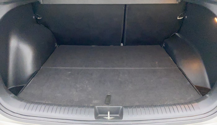 2017 Hyundai Creta 1.6 SX PLUS AUTO PETROL, Petrol, Automatic, 50,179 km, Boot Inside