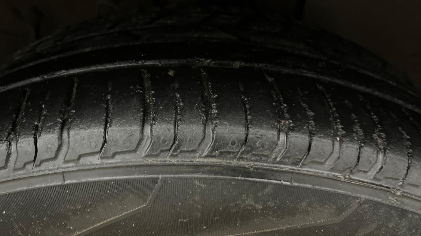 2021 Hyundai VENUE SX PLUS 1.0 TURBO DCT, Petrol, Automatic, 66,594 km, Right Front Tyre Tread