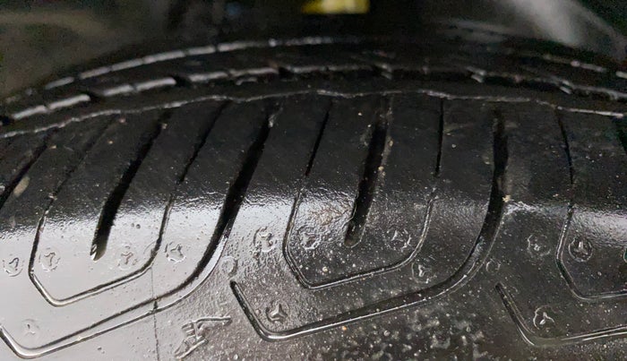 2016 Ford Ecosport TITANIUM 1.5L PETROL AT, Petrol, Automatic, 74,570 km, Right Front Tyre Tread