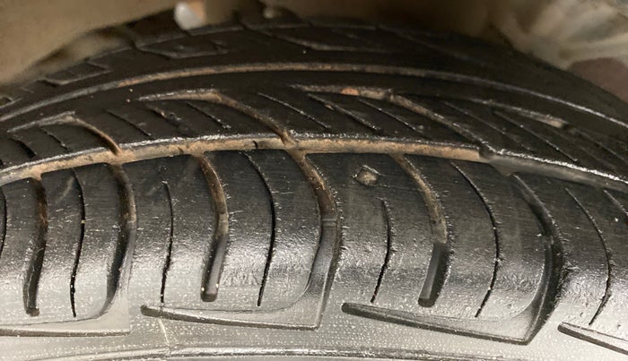 2011 Hyundai Santro Xing GL PLUS, Petrol, Manual, 62,210 km, Right Front Tyre Tread