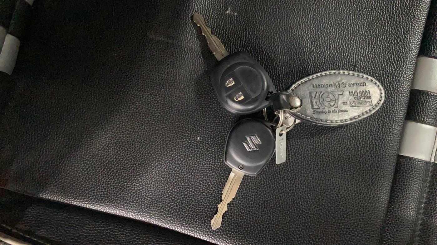 2021 Maruti Swift VXI, Petrol, Manual, 44,580 km, Key Close Up