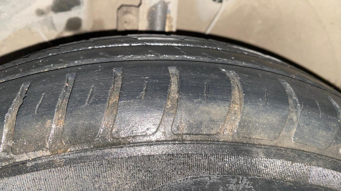 2021 Maruti Swift VXI, Petrol, Manual, 44,580 km, Left Front Tyre Tread