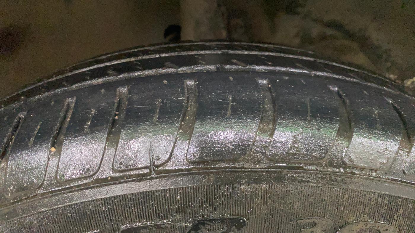2021 Maruti Swift VXI, Petrol, Manual, 44,580 km, Right Front Tyre Tread