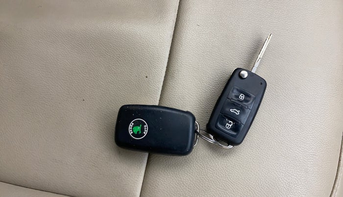 2014 Skoda Rapid 1.5 TDI CR ELEGANCE AT, Diesel, Automatic, 49,586 km, Key Close Up