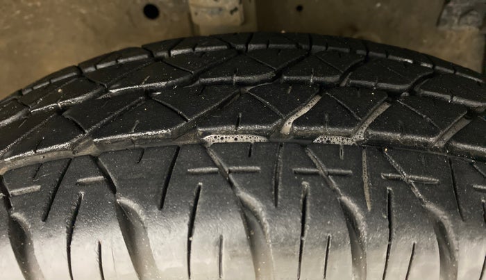 2013 Maruti Swift VDI, Diesel, Manual, 54,679 km, Right Front Tyre Tread